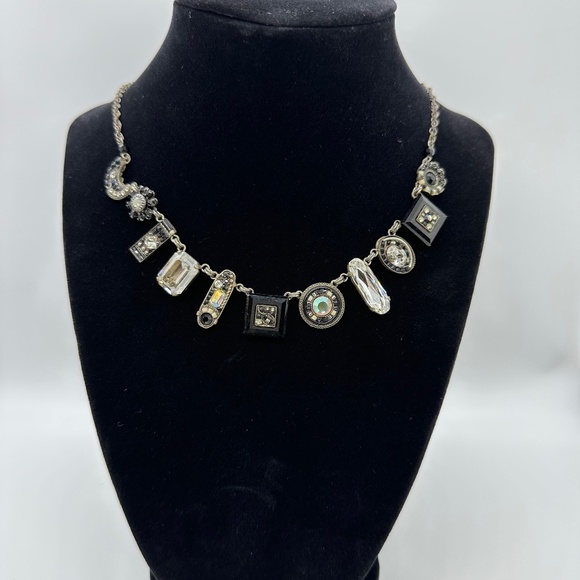 Firefly Jewelry - LA DOLCE VITA OBLONG CRYSTAL -BLACK & WHITE